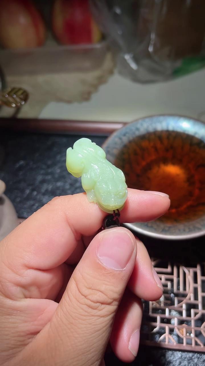 和田玉且末黄口山料貔貅- 藏玉阁